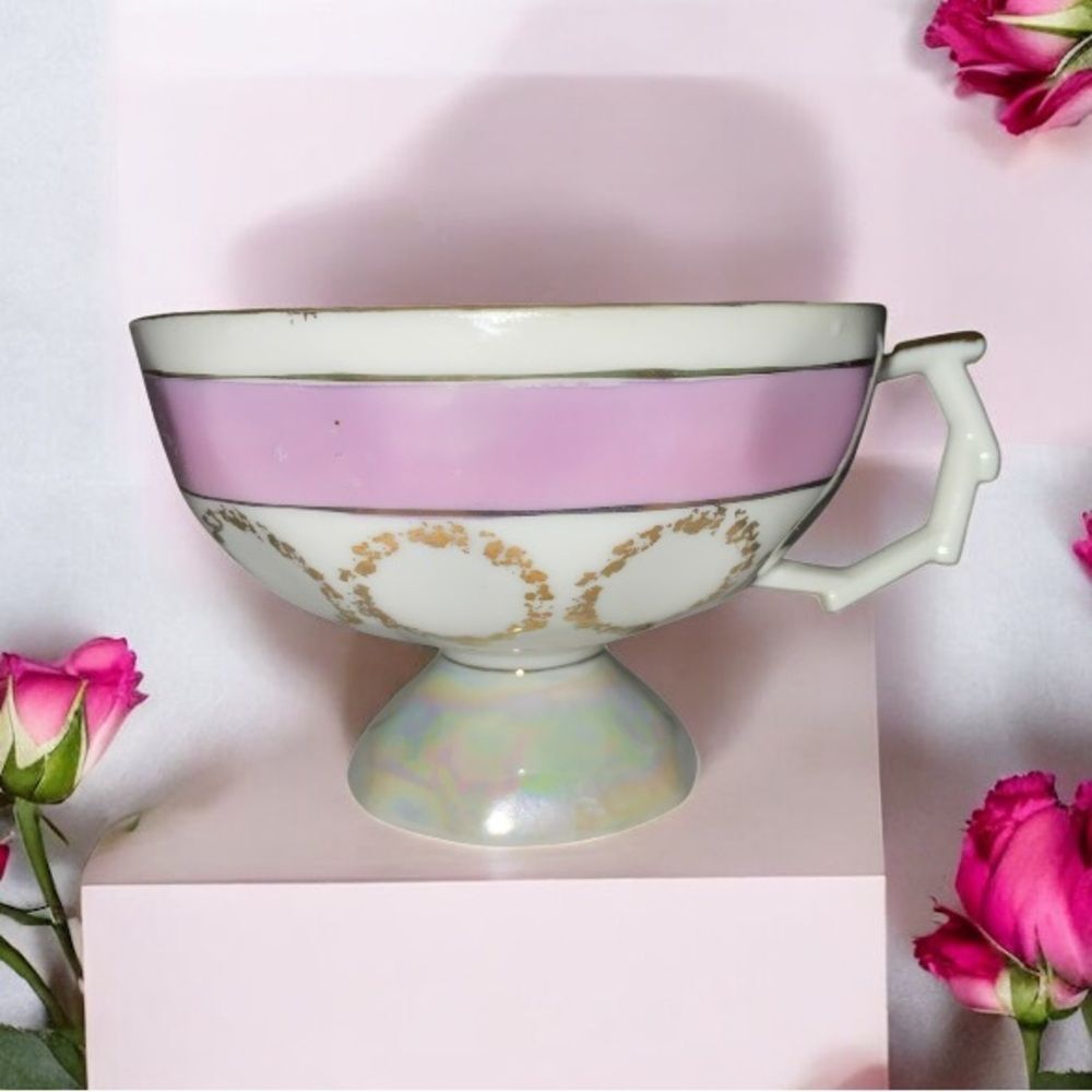 1A Pink and Gold floral Iridescence vintage tea cup